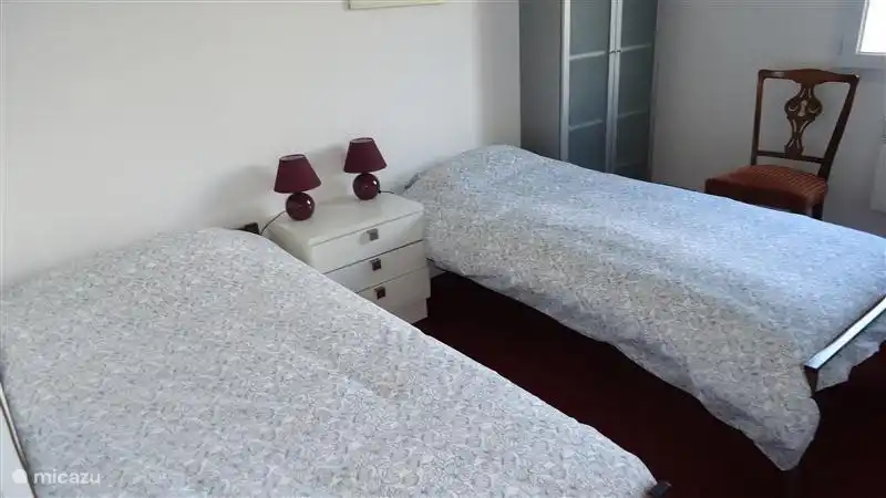 Zwei Einzelbetten im dritten Schlafzimmer.