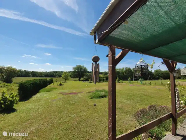 Dordoña, Villa Condat en Francia, Dordoña, Condat-sur-Trincou - casa vacacional Nuestro profundo y amplio patio trasero. Esto está completamente cercado y aislado. ¡Mide nada menos que 60 metros de largo y 35 metros de ancho!