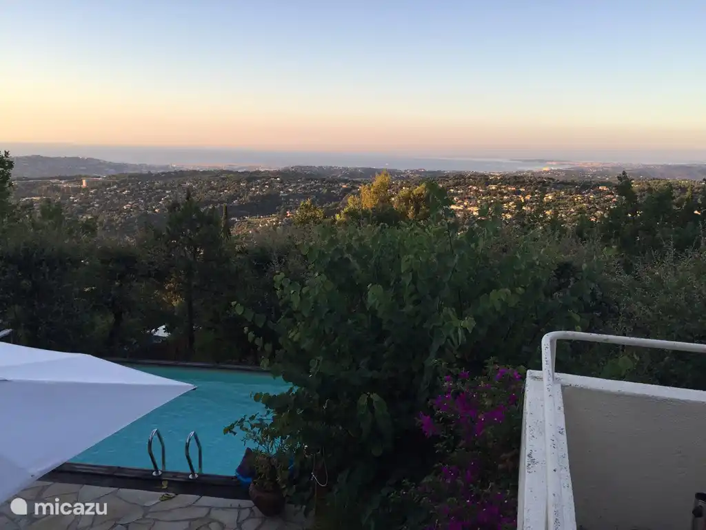 Blick von Nizza nach Cap d'Antibes