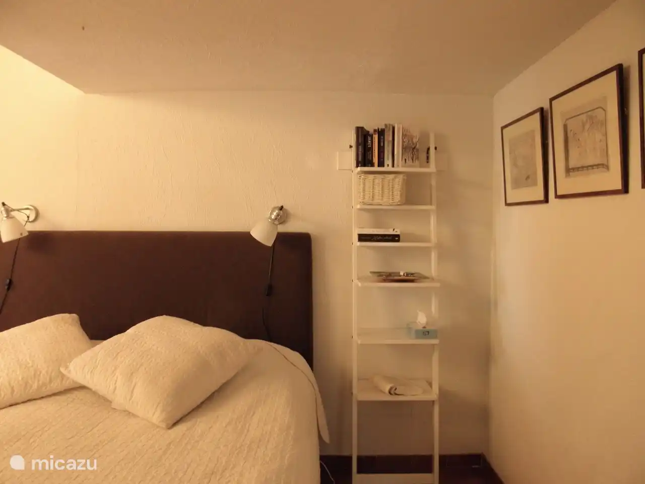 Schlafzimmer mit 2 Personen Hastens Bett.