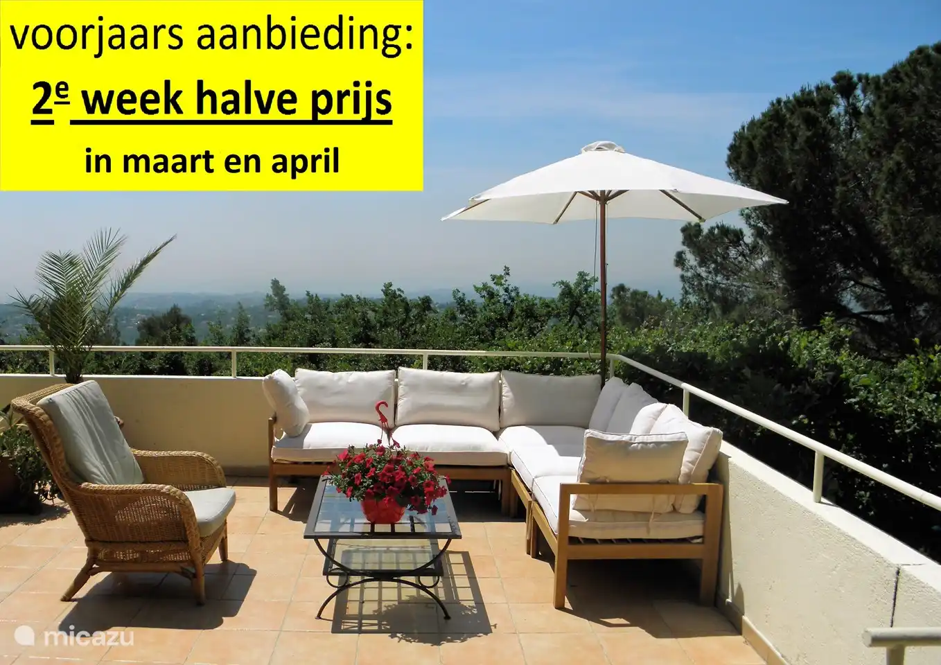 Terrasse mit schöner Aussicht und einem schönen Lounge-Set