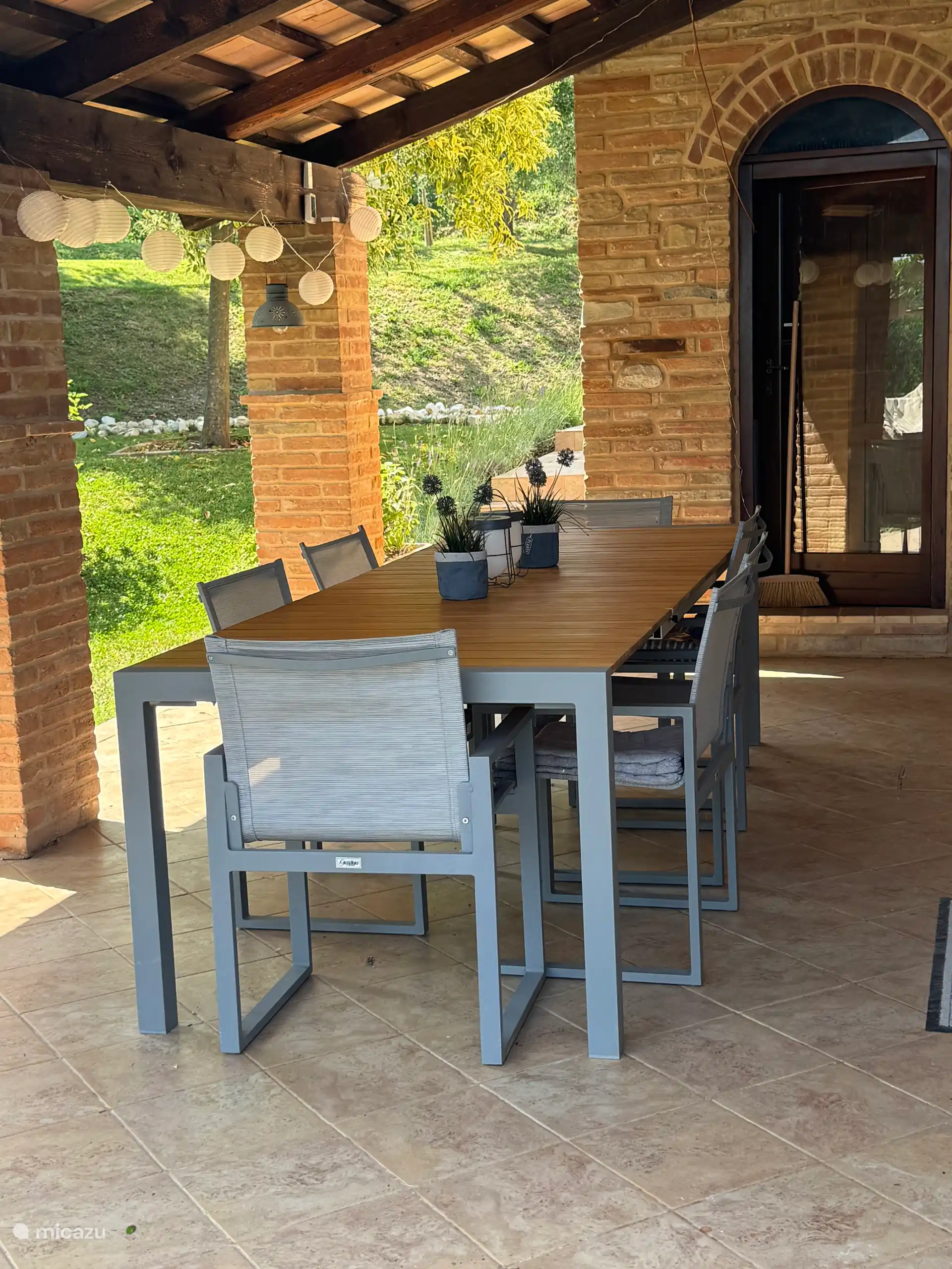 Köstliches Essen unter dem Portikus!