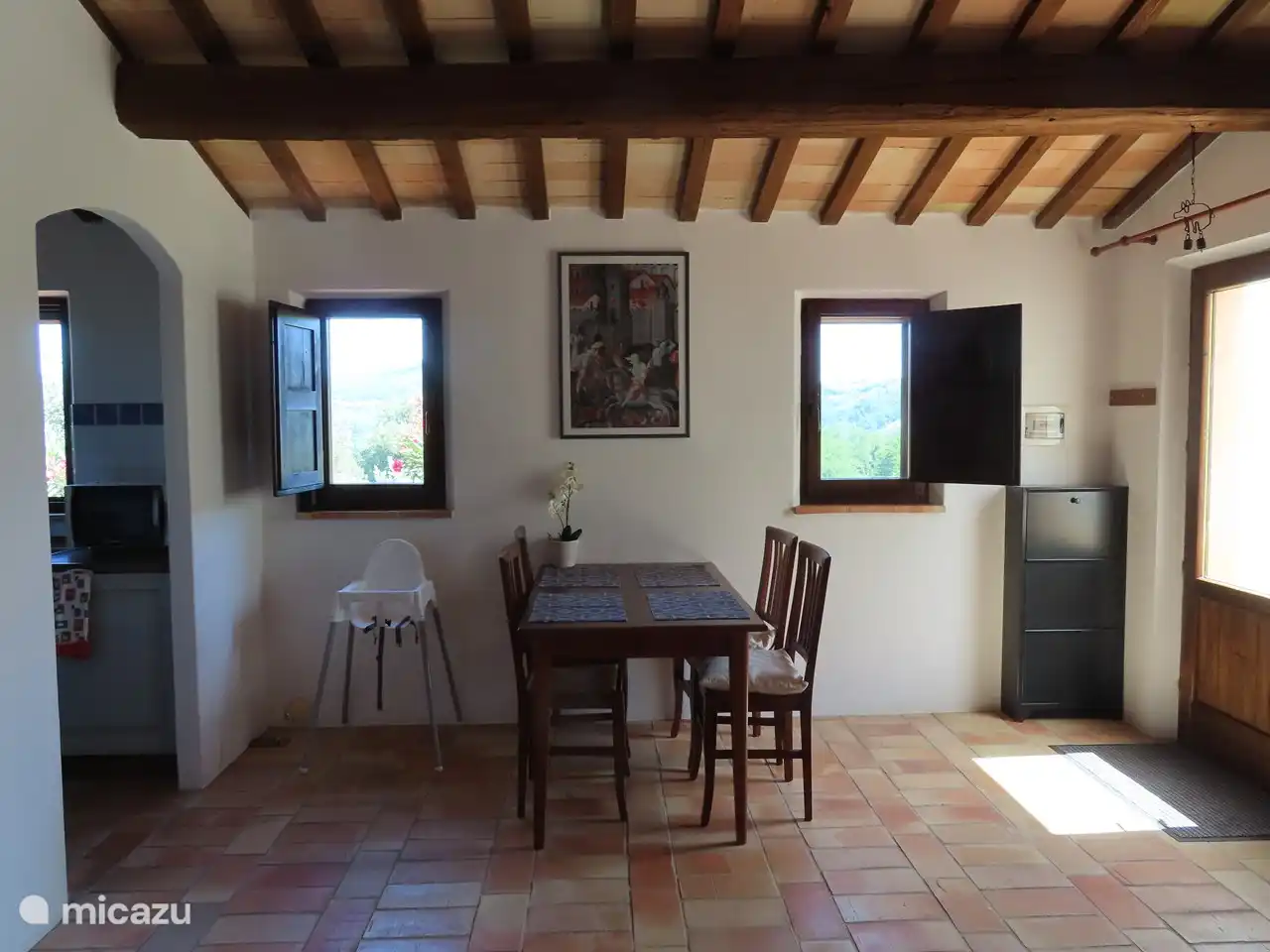 großes Zimmer-Ferienhaus mit Essbereich in der Nähe der Küche