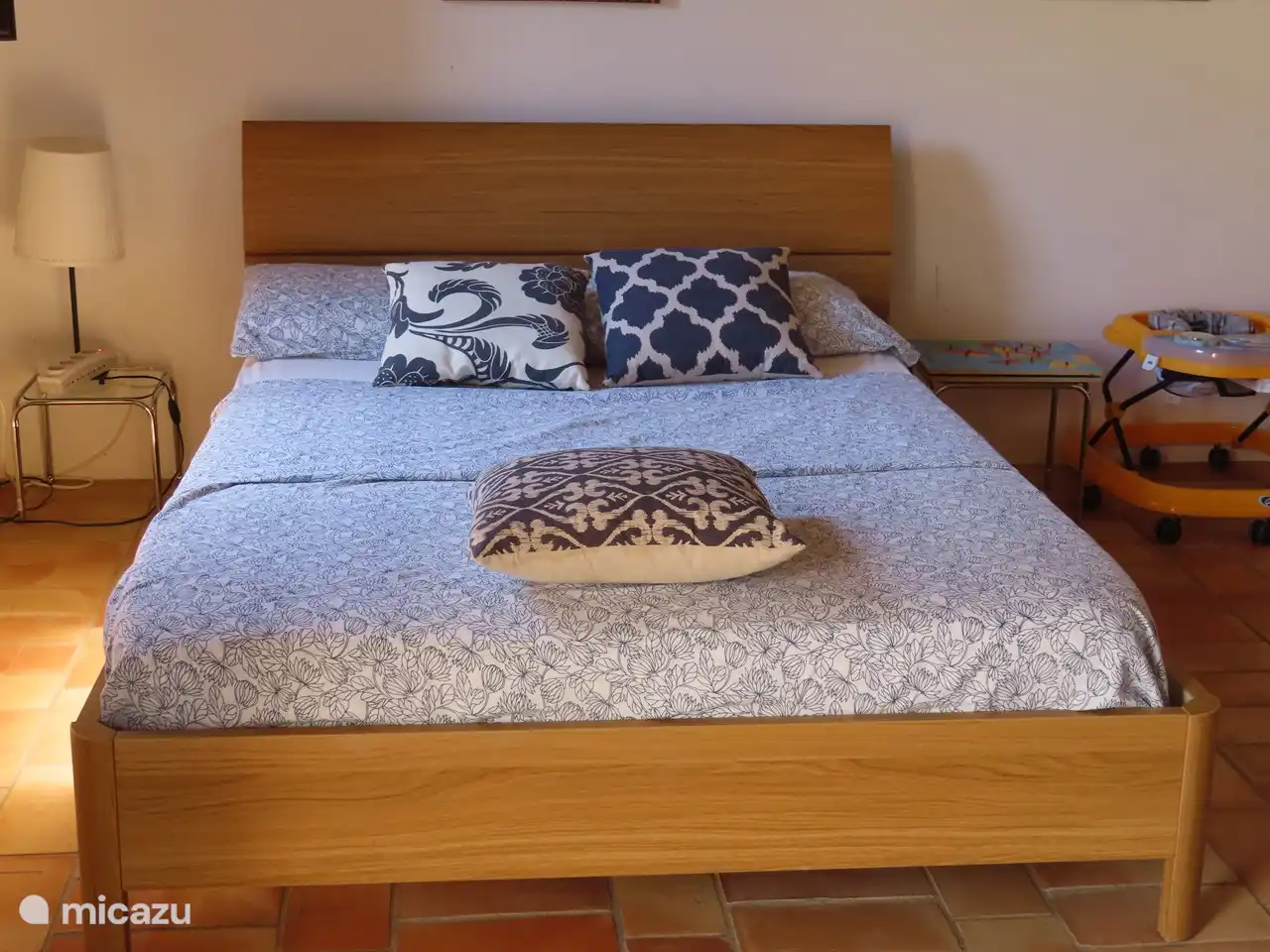 Bett im 1. Zimmer Cottage, insgesamt 8 Schlafplätze im Cottage (4 Doppelbetten)