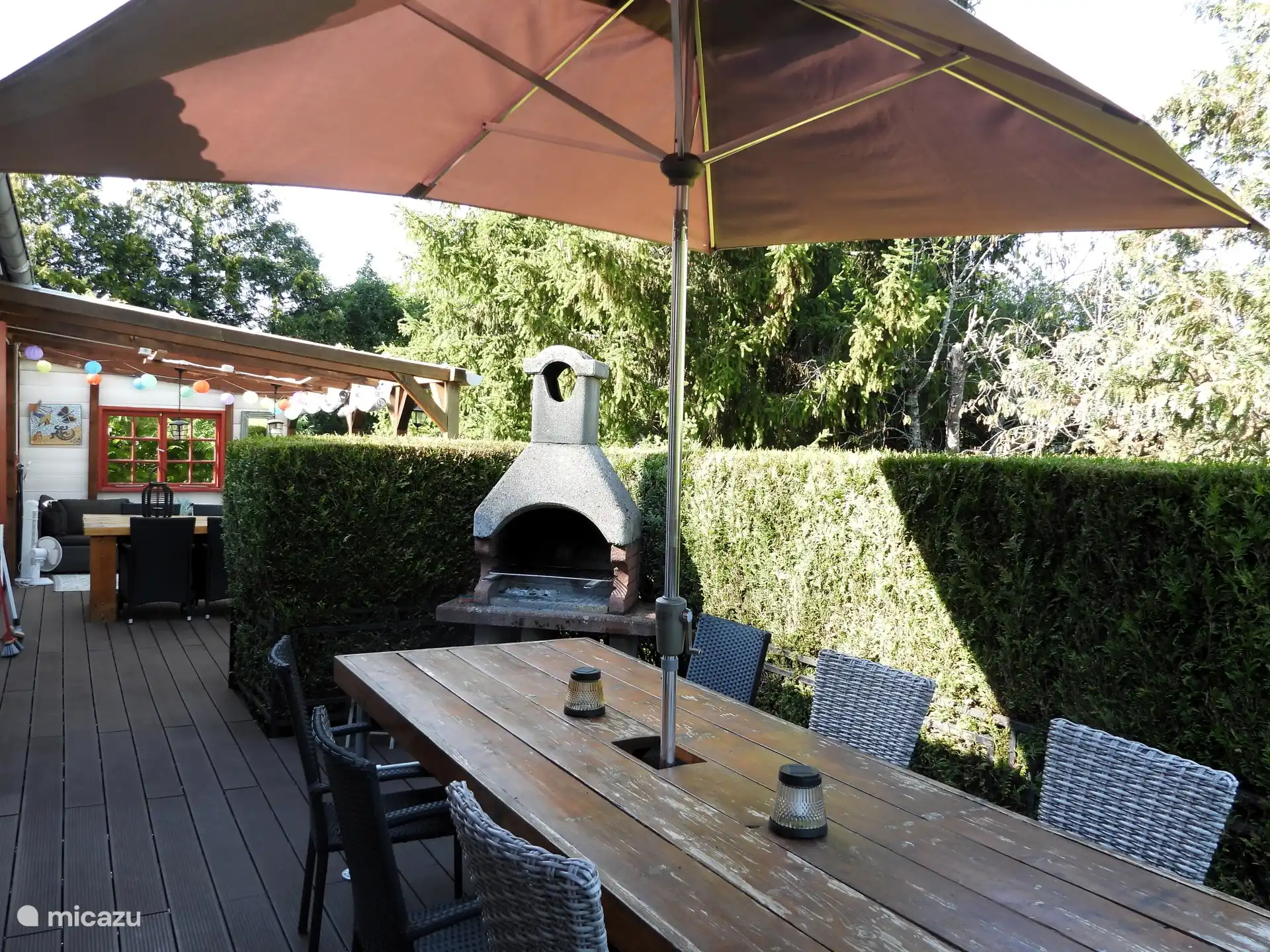 Terraza exterior con barbacoa