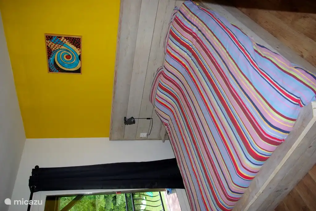 Chambre jaune, lit double 160x200