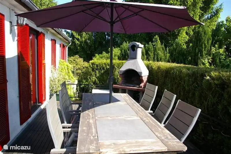 Terrasse avec barbecue