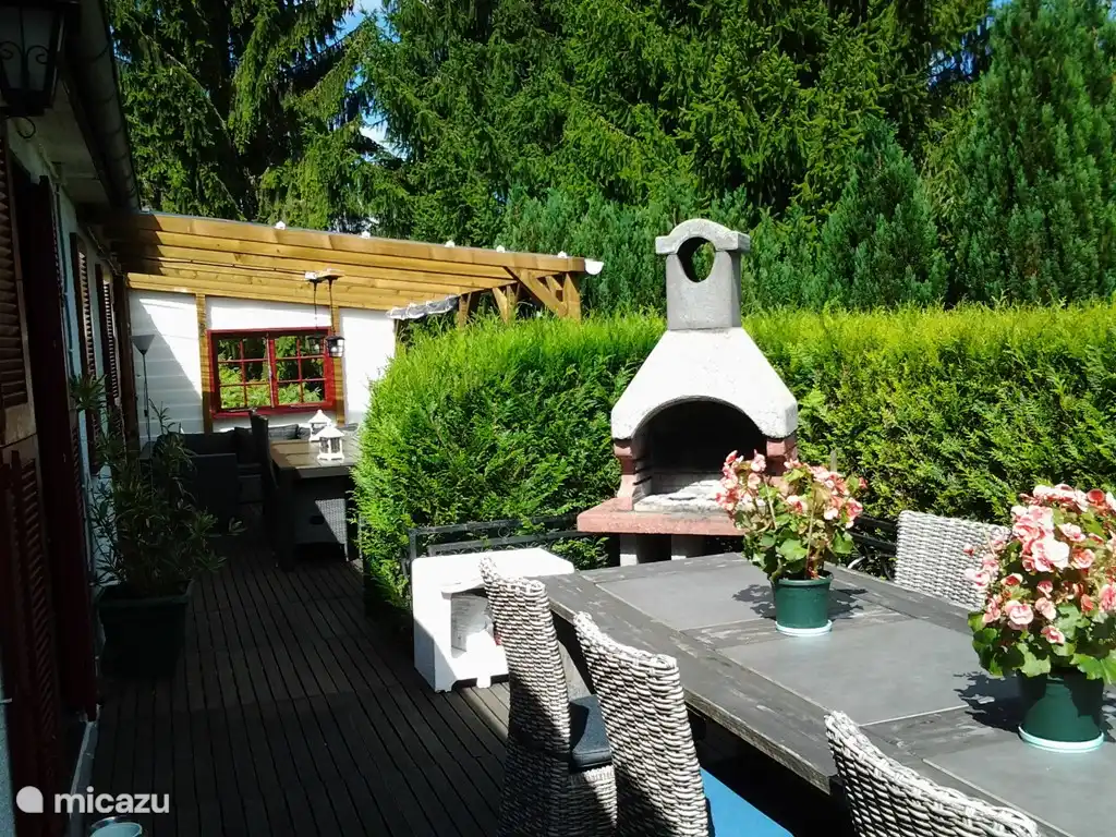 terrasse avec barbecue