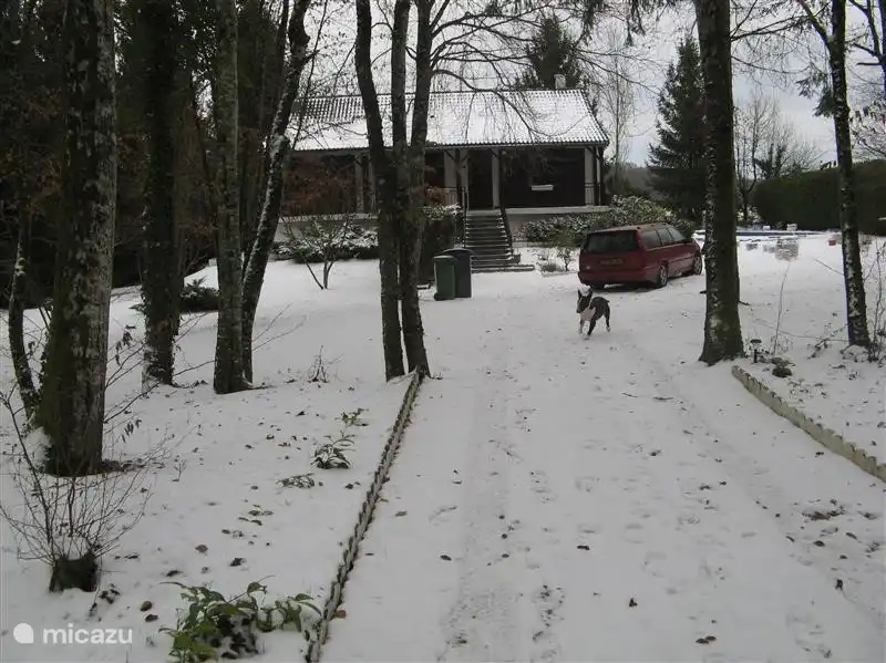 Et que pensez-vous de l'hiver ... confortable au coin du feu avec un verre de vin et une marche dans la neige ??