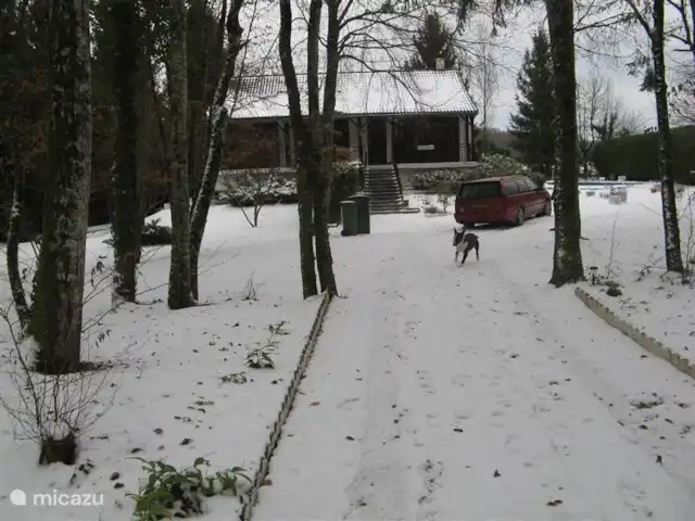Thury | France, Yonne, Thury - maison de vacances Et que pensez-vous de l'hiver ... confortable au coin du feu avec un verre de vin et une marche dans la neige ??