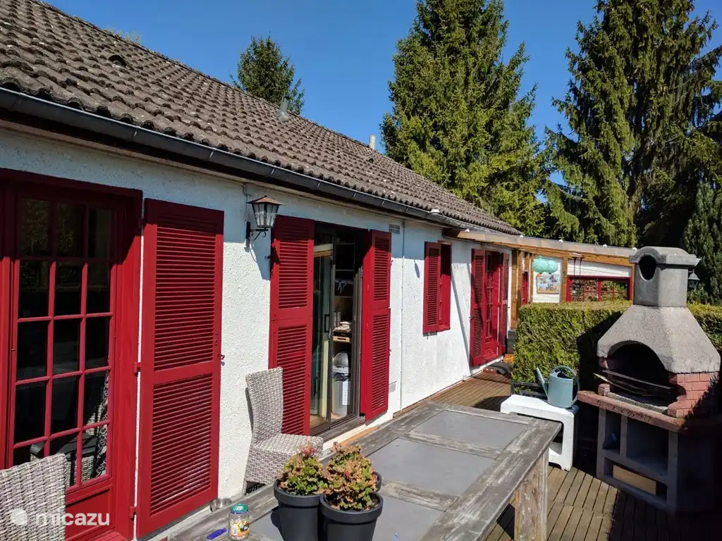 côté terrasse de la maison