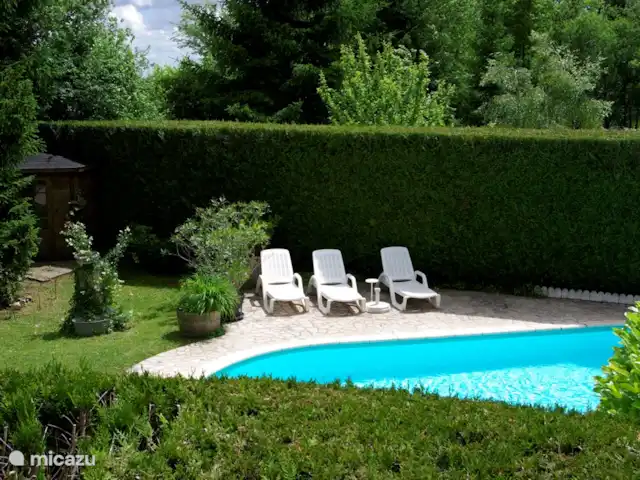 Thury | France, Yonne, Thury - maison de vacances piscine depuis la terrasse