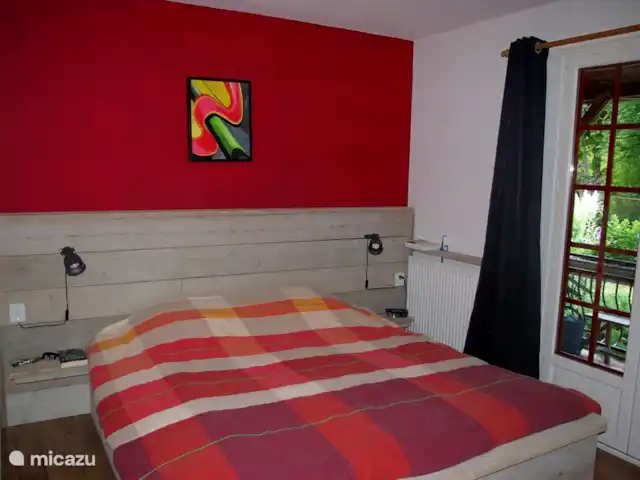 Thury | France, Yonne, Thury - maison de vacances Chambre rouge, lit double 180x200