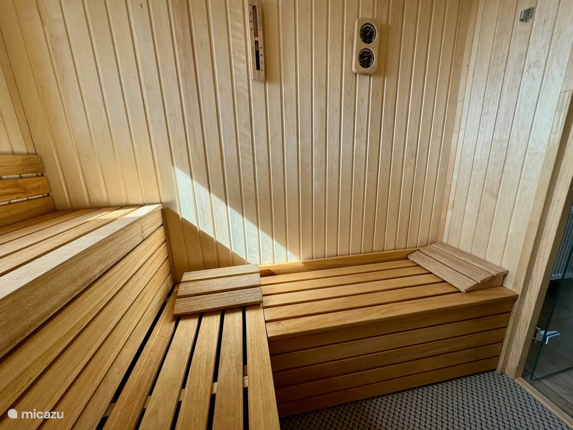 La sauna instalada en 2023, con diferentes alturas y vistas panorámicas