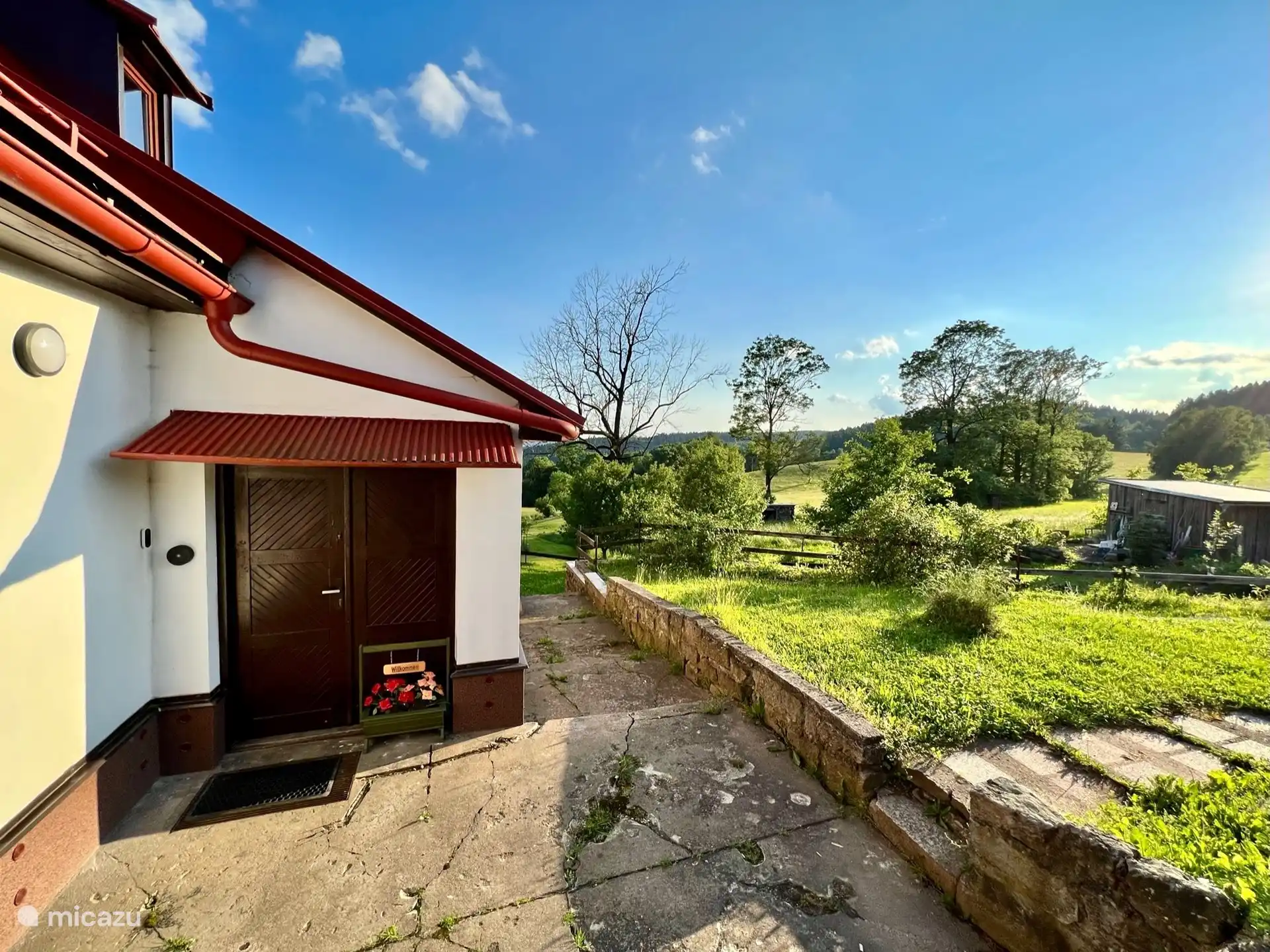 Entrada y vista del valle