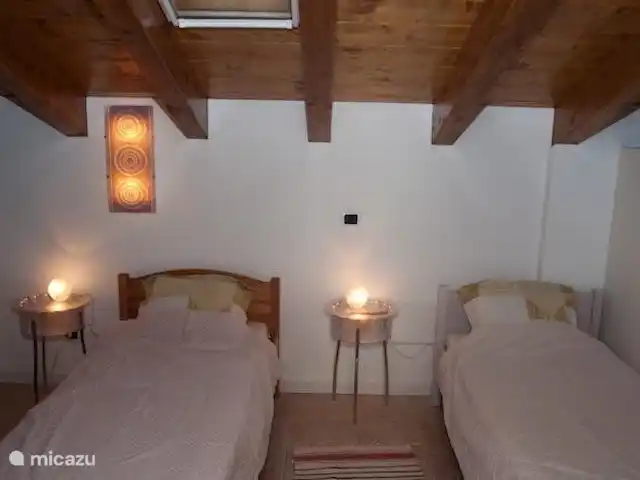 Location de Vacances Italie, Lac de Côme, Menaggio, appartement - Résidence Romana La deuxième chambre, avec deux lits jumeaux.
