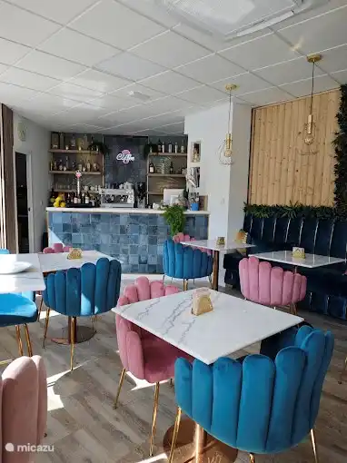 Seit Mai 2024 befindet sich in unserem Gebäude auch das gemütliche Café Las Nuzza's