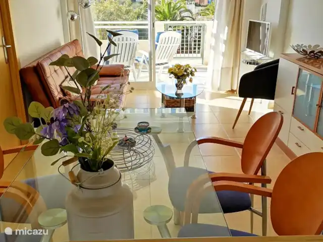 SOL Y MAR, HEERLIJK  appartement. huren in Spanje, Costa Blanca, El Campello - appartement Zicht vanuit de huiskamer. Sinds 2023 met een grote schuifpui.