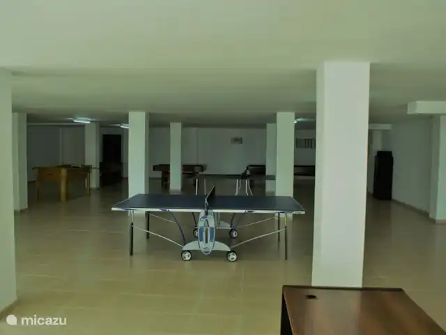 SOL Y MAR, HEERLIJK  appartement. huren in Spanje, Costa Blanca, El Campello - appartement Speelzaal met tafeltennis, tafelvoetbal, pooltafel, bijlart etc. Ook een jeu de boules baan in de tuin.