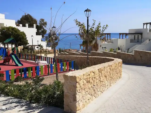 SOL Y MAR, HEERLIJK  appartement. huren in Spanje, Costa Blanca, El Campello - appartement Naast het speeltuintje op ons complex is er nu nog een bij de ingang van onze buren van Dormio.