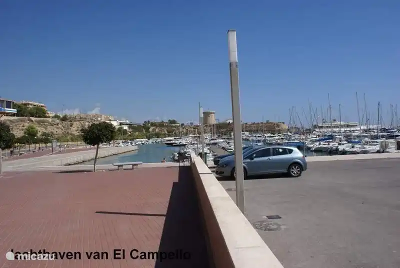 Marina El Campello, wo man auch Boote mieten können. Auch in Villajoyosa ist eine schöne Marina und natürlich der täglich frische Fisch-Auktion.