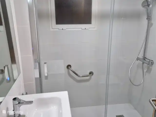 SOL Y MAR, HEERLIJK  appartement. huren in Spanje, Costa Blanca, El Campello - appartement Badkamer eind december 2023 geheel vernieuwd