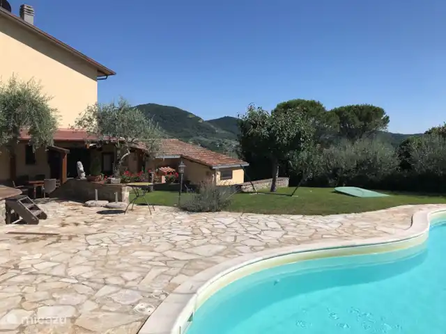 vakantiehuis huren in Italië, Umbrië, Panicale – Casa delle Rondini Uitzicht vanaf de achterkant