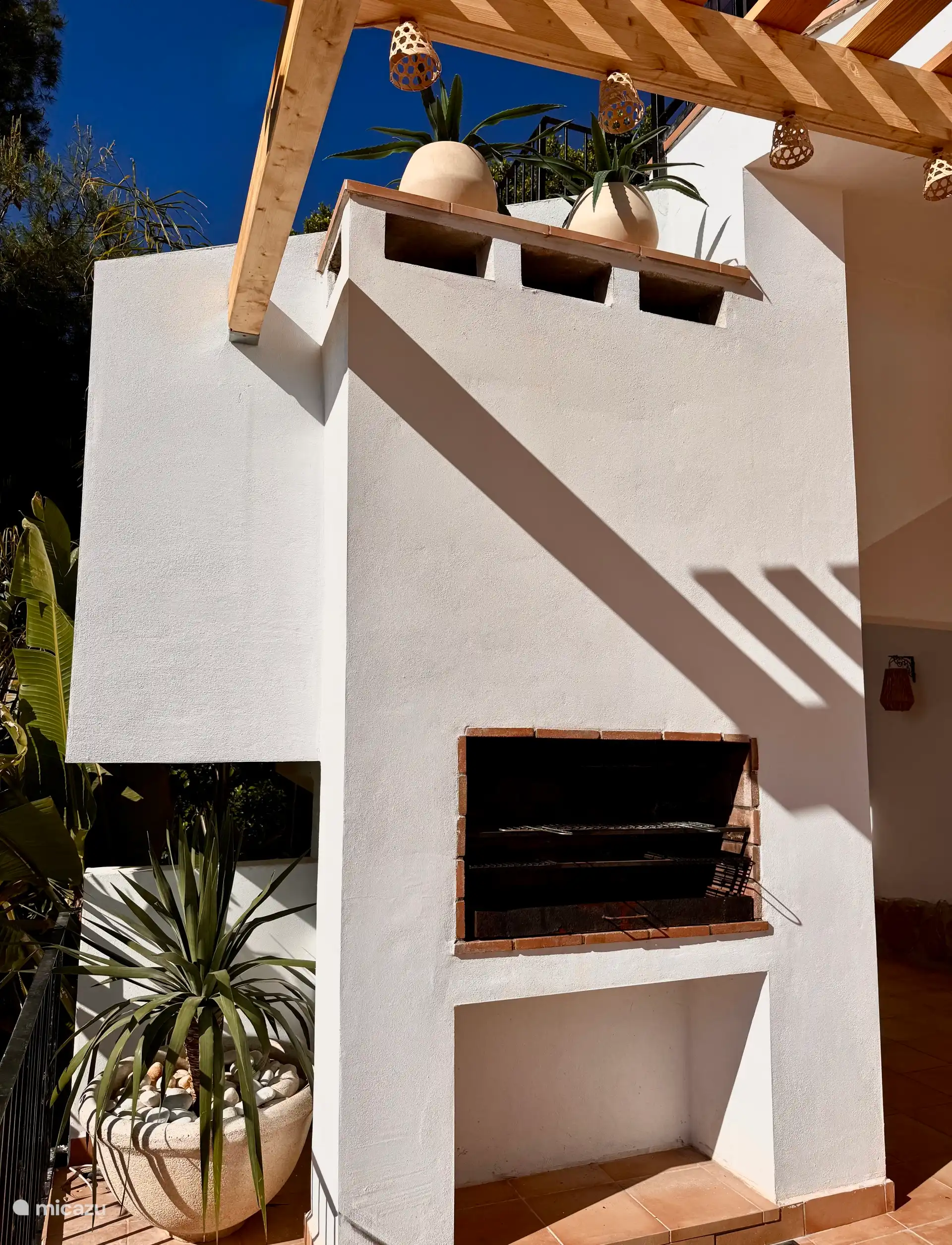 bricked-in bbq on downstairs terrace