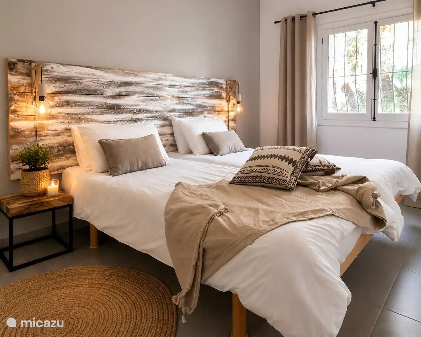 One of the 5 bedrooms 