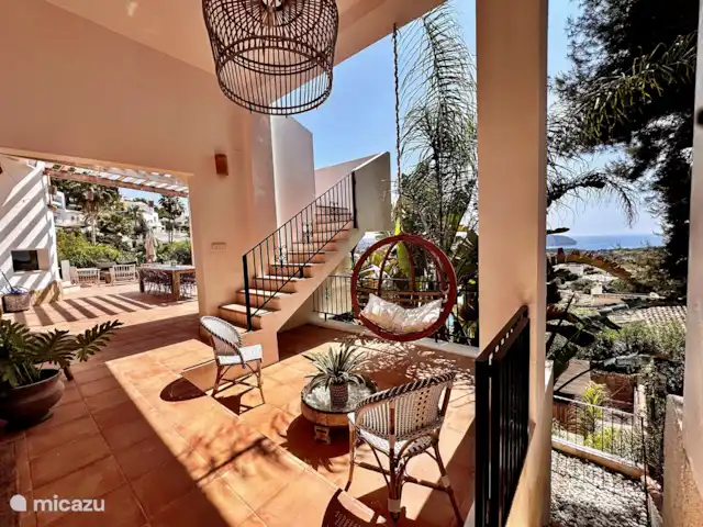 Villa Palma Real en España, Costa Blanca, Moraira - villa A través de las escaleras exteriores se baja desde la terraza de la piscina y se termina en la cocina exterior