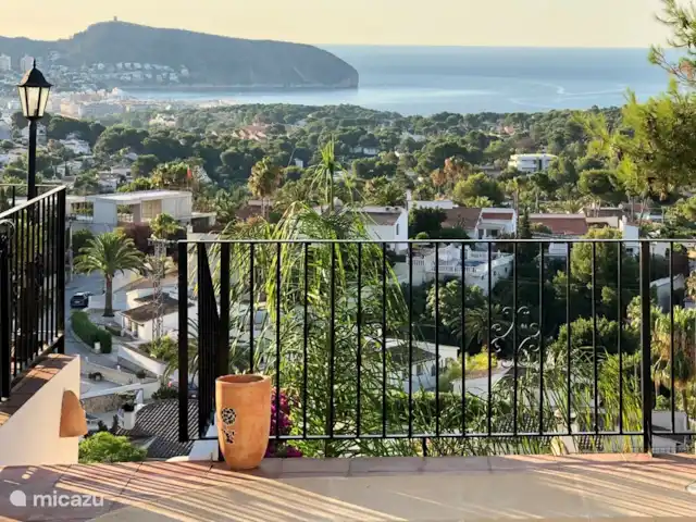 Villa Palma Real en España, Costa Blanca, Moraira - villa Vista de Moraira desde la terraza de la piscina