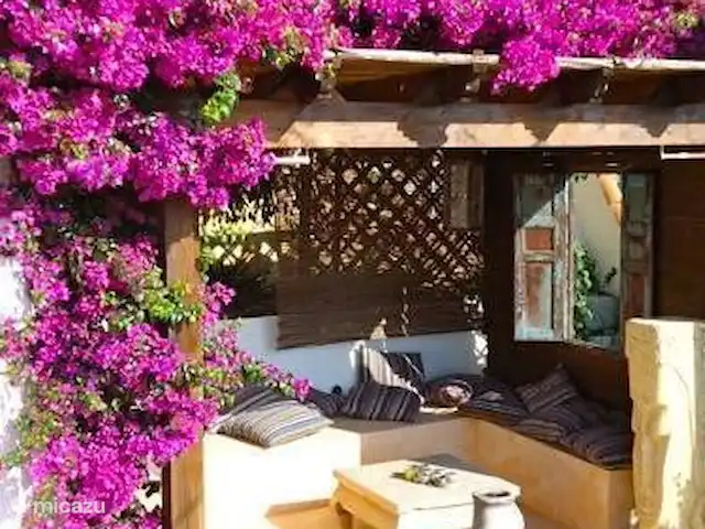 Villa Palma Real en España, Costa Blanca, Moraira - villa Rincón rústico con chimenea mexicana donde al atardecer hay una hermosa vista sobre el puerto de Moraira.