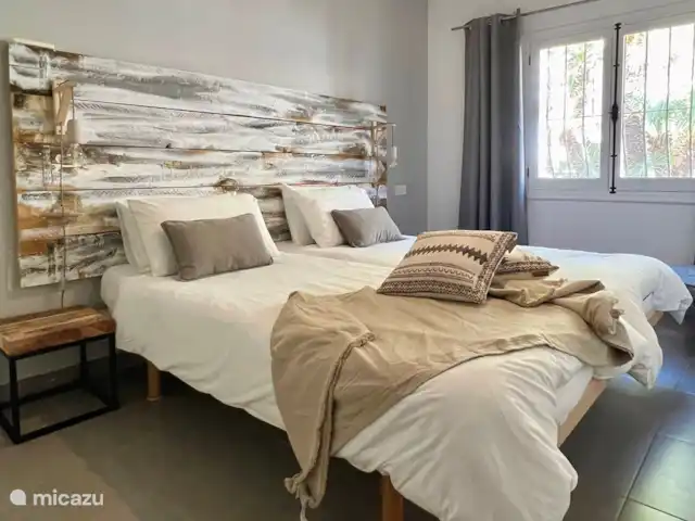 Villa Palma Real en España, Costa Blanca, Moraira - villa Uno de los 5 dormitorios, que están igualmente amueblados y decorados para que pueda obtener esa maravillosa sensación de hotel en su villa de alquiler.