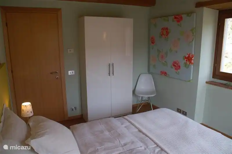 El dormitorio verde con una hermosa vista.
Las camas también se pueden hacer como dos camas individuales.