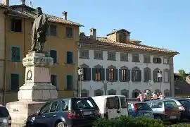 Anghiari a 15 minutos de Caprese Michelangelo. Realmente un auténtico pueblo de la Edad Media construido contra la montaña