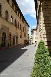 El centro de Sansepolcro (20.000 habitantes) con muchas tiendas, a unos 20 minutos de Caprese Michelangelo