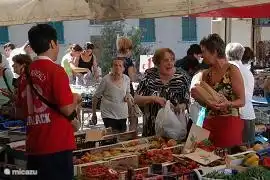 El mercado semanal en Sanseplocro