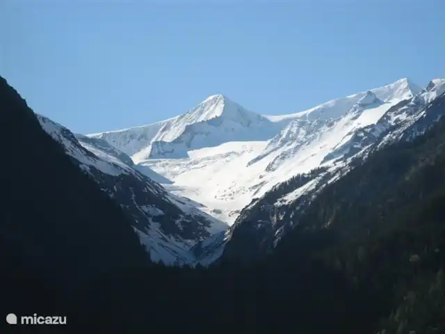 Casa Klein Rosental en Austria, Salzburgo, Neukirchen am Grossvenediger - apartamento El Großvenediger se puede ver desde el balcón y desde el apartamento.
Especialmente en agosto excelente para escalar para el deportista de montaña experimentado. Se ofrecen tours de 2 días con guías de montaña experimentados.