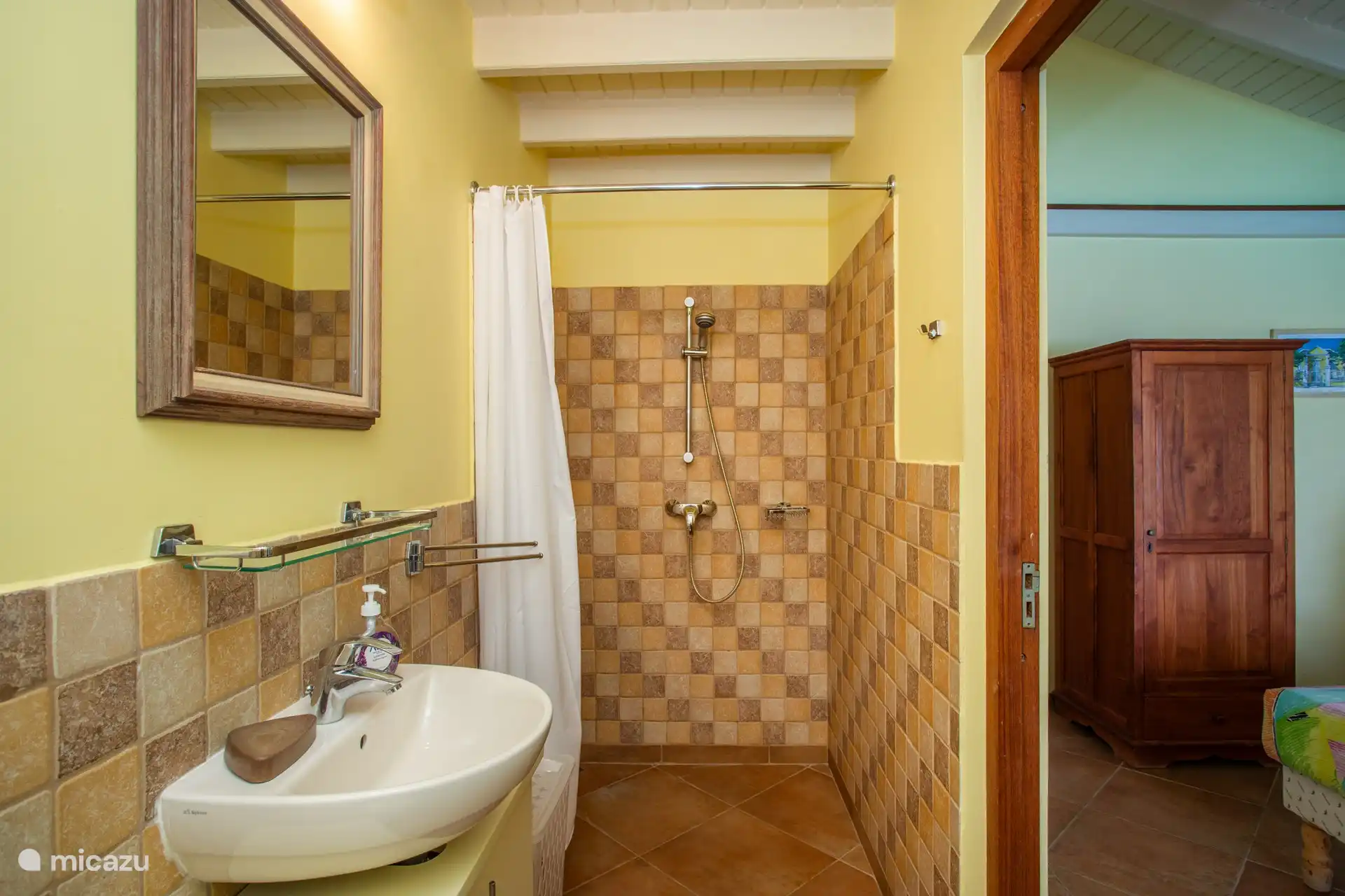 Das Badezimmer ensuite zum ersten Schlafzimmer....