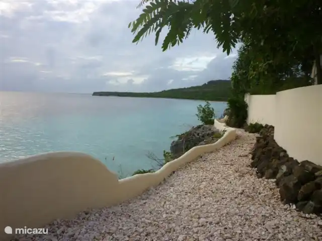 appartement huren in Curaçao, Banda Abou (west), Cas Abao – Cas Laman Abou Uw privépad langs de kustlijn. Vanaf het bankje loopt u langs de rand van de klip naar.....