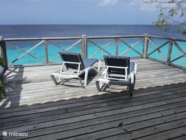 appartement huren in Curaçao, Banda Abou (west), Cas Abao – Cas Laman Abou Maak ook gebruik van het zonneterras bij het woonhuis. Als u in het appartement verblijft is het woonhuis niet in gebruik, dus totale privacy en gebruik van alle buitenruimtes.