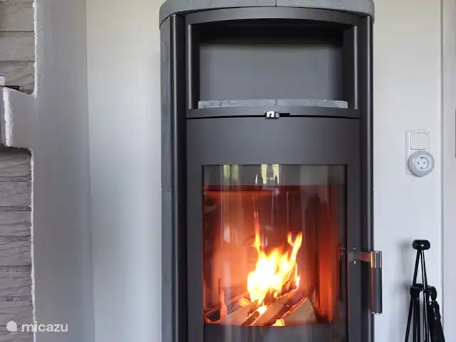 Landhaus Aulatal 62 **** | Allemagne, Hesse, Oberaula - bungalow Magnifique poêle en stéatite pour une chaleur douillette et confortable.