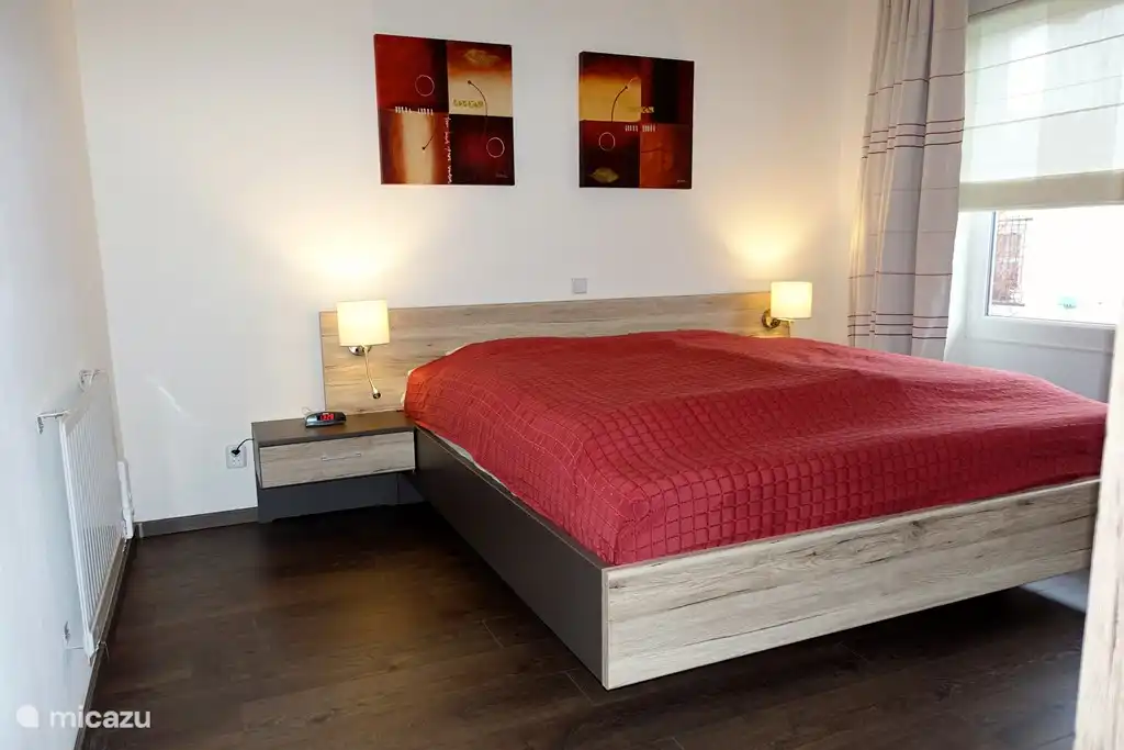 Gute Nacht in geräumigen Betten mit Memory-Schaum-Matratzen (erworben im Jahr 2012)