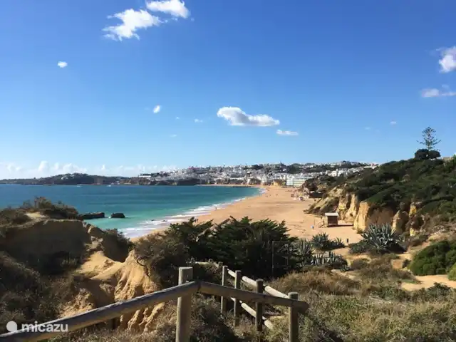 Maison Yvette | Portugal, Algarve, Albufeira - appartement Photo de la plage des Pêcheurs prise de l'autre côté.