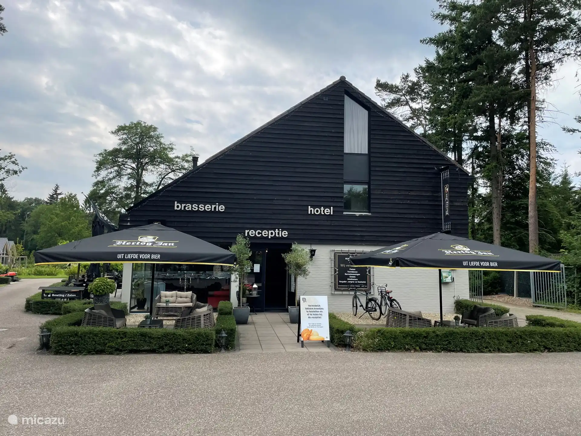 Empfangsgebäude Nebengebäude Restaurant und Kegelbahn