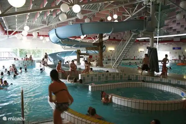 Municipal subtropische Schwimmbad The Meadow (10 Minuten Fußweg)