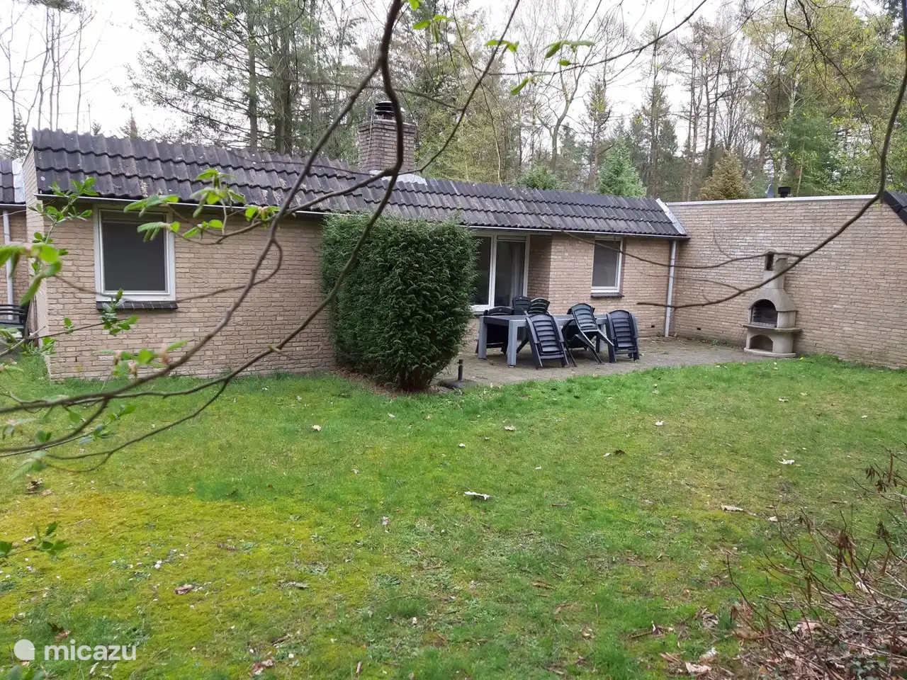 Hintere Haus mit Terrasse auf der Südseite