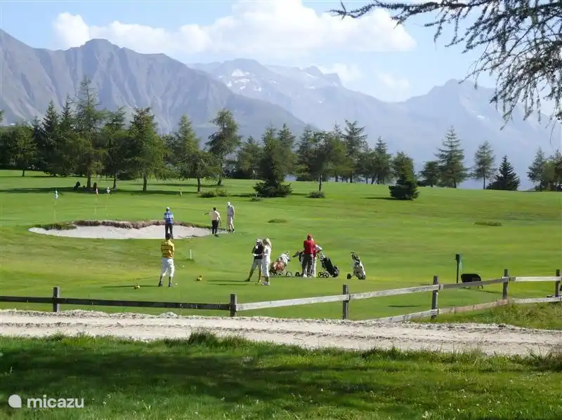 The 9-hole golf course, the highest in Switzerland
