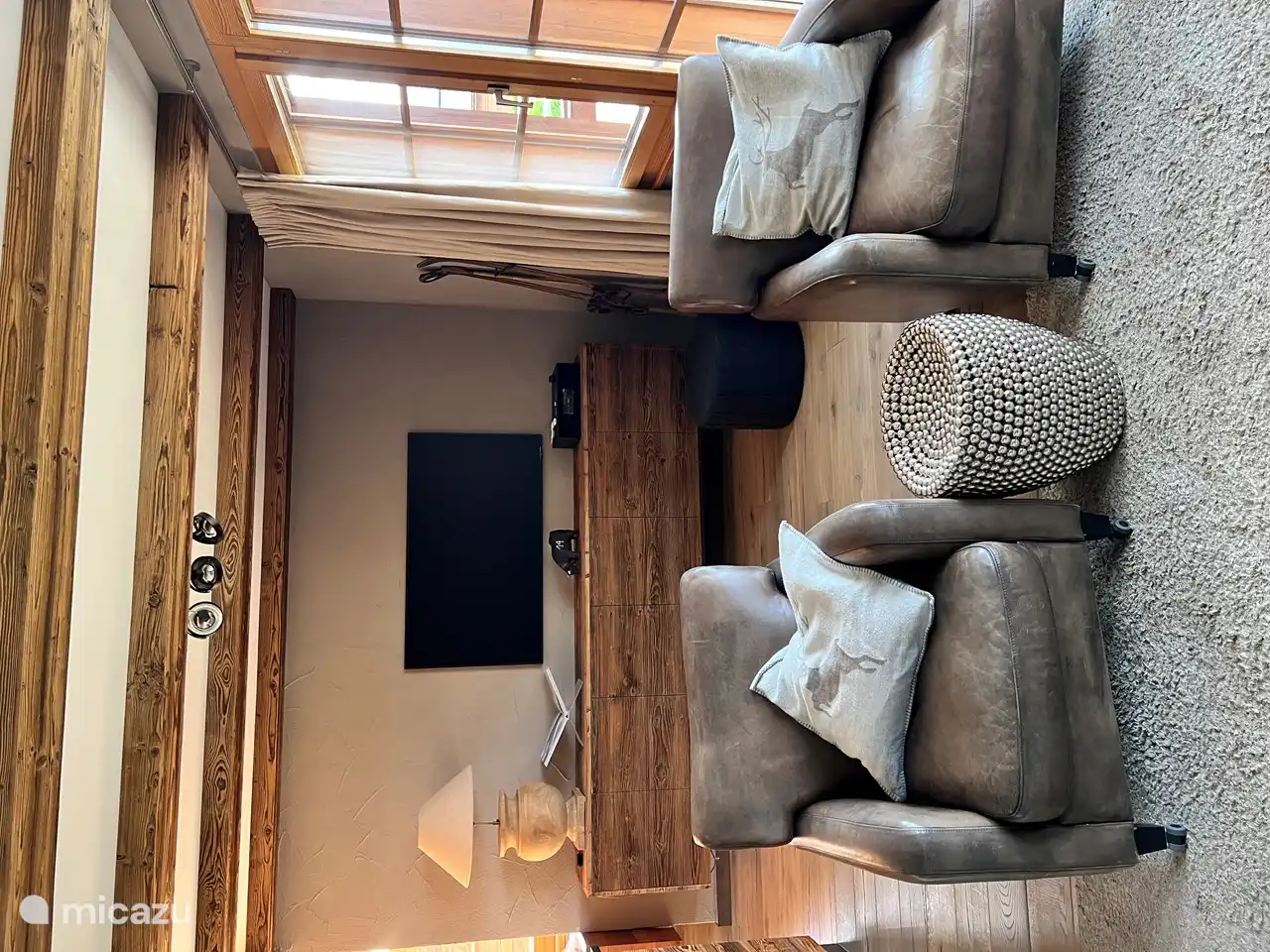 Modern new smart TV with, among other things, Netflix Youtube.