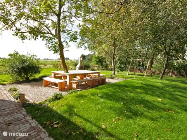 ievers et fryslân | Pays-Bas, Frise, Oosterwierum - maison de vacances Un grand jardin entoure l'ancienne église